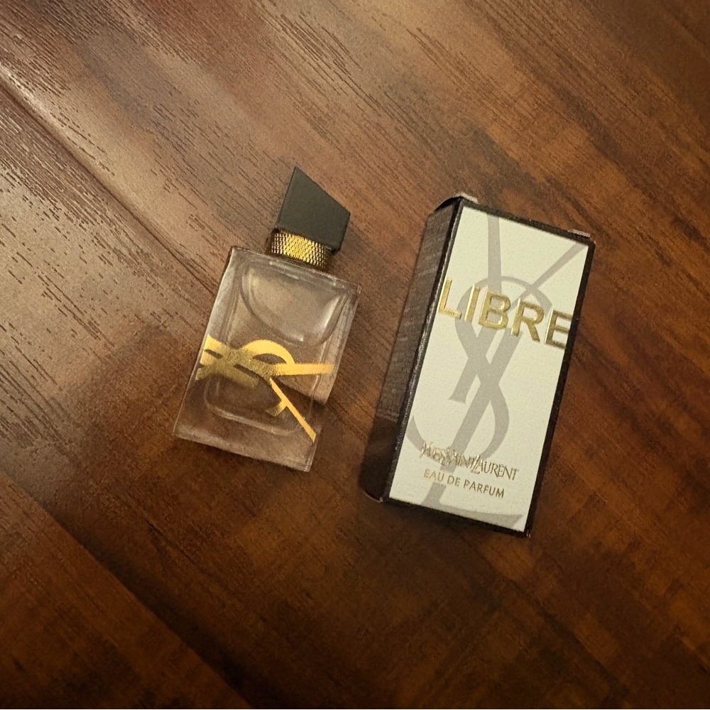 New in Box Travel Size Perfume YVES SAINT LAURENT
Libre Eau De Parfum .25 oz